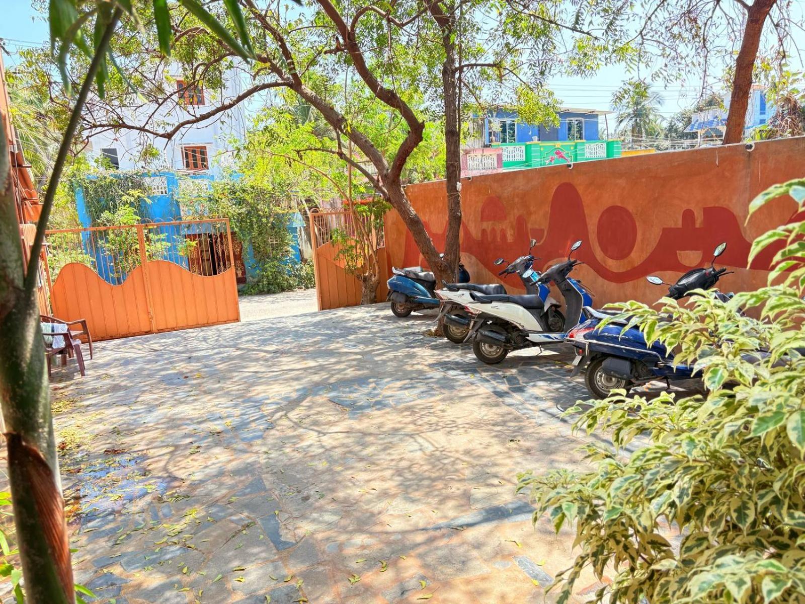 Eden - Tie & Pondicherry